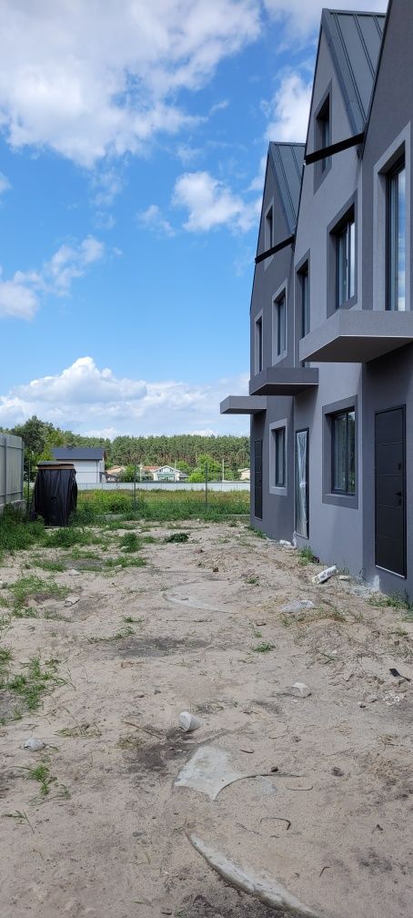 Продам  таун біля міста. БЕЗ%