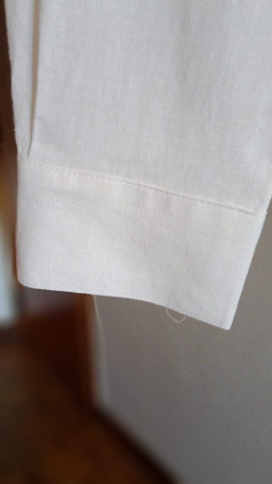 Camisa com linho e detalhe de bordado