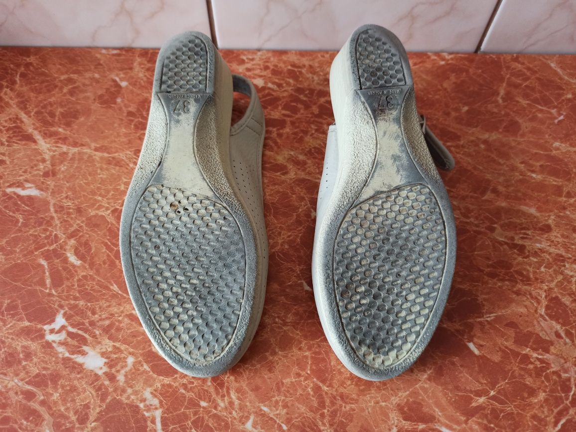 Buty damskie z odkrytą piętą