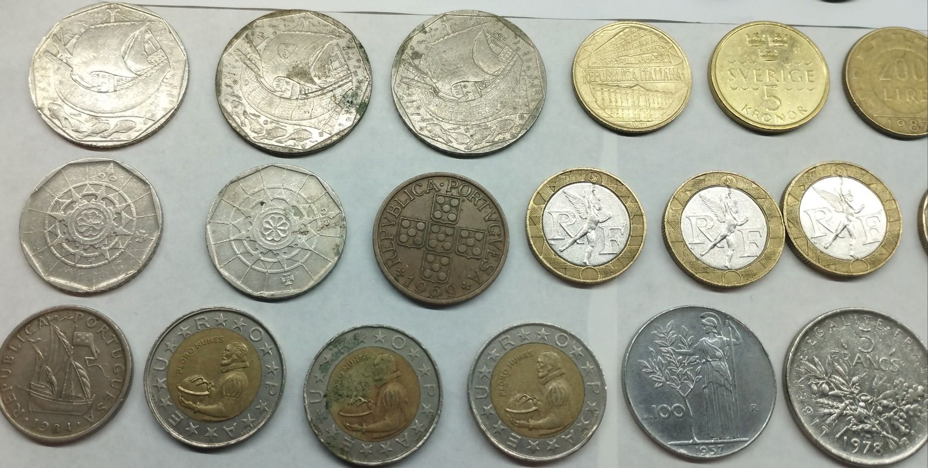 Moedas antigas portuguesas e estrangeiras
