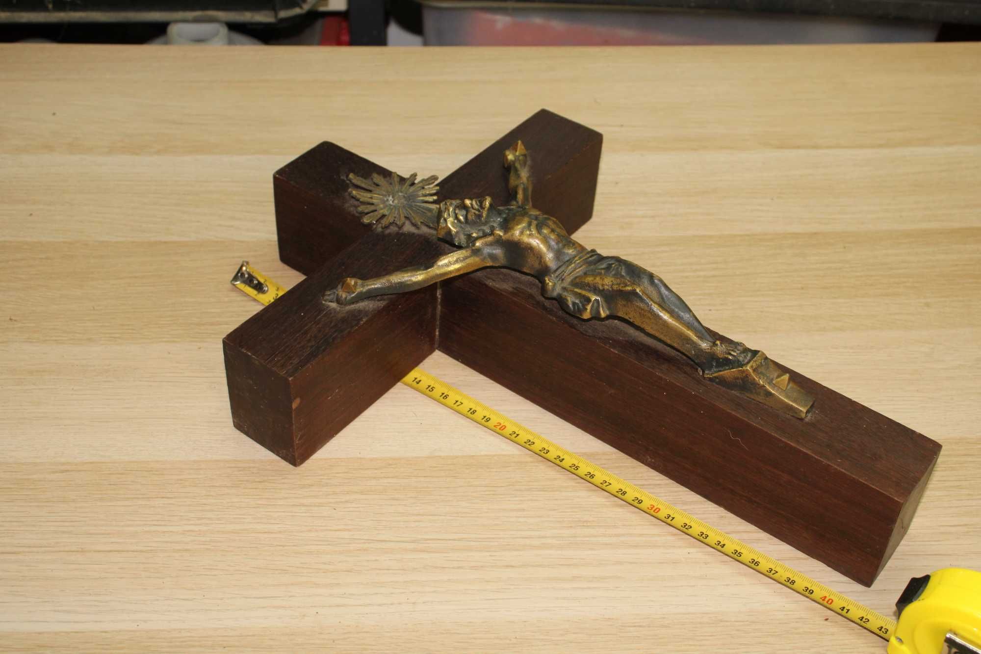 Crucifixo base em Madeira e Latão