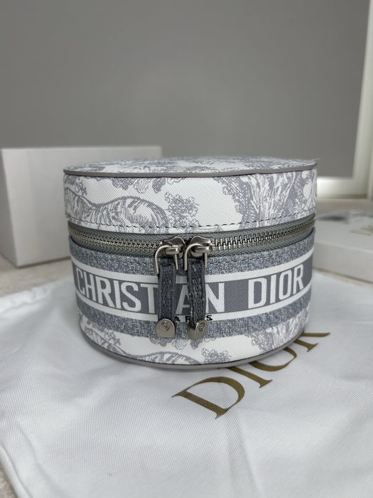 Косметичка в стилі Dior