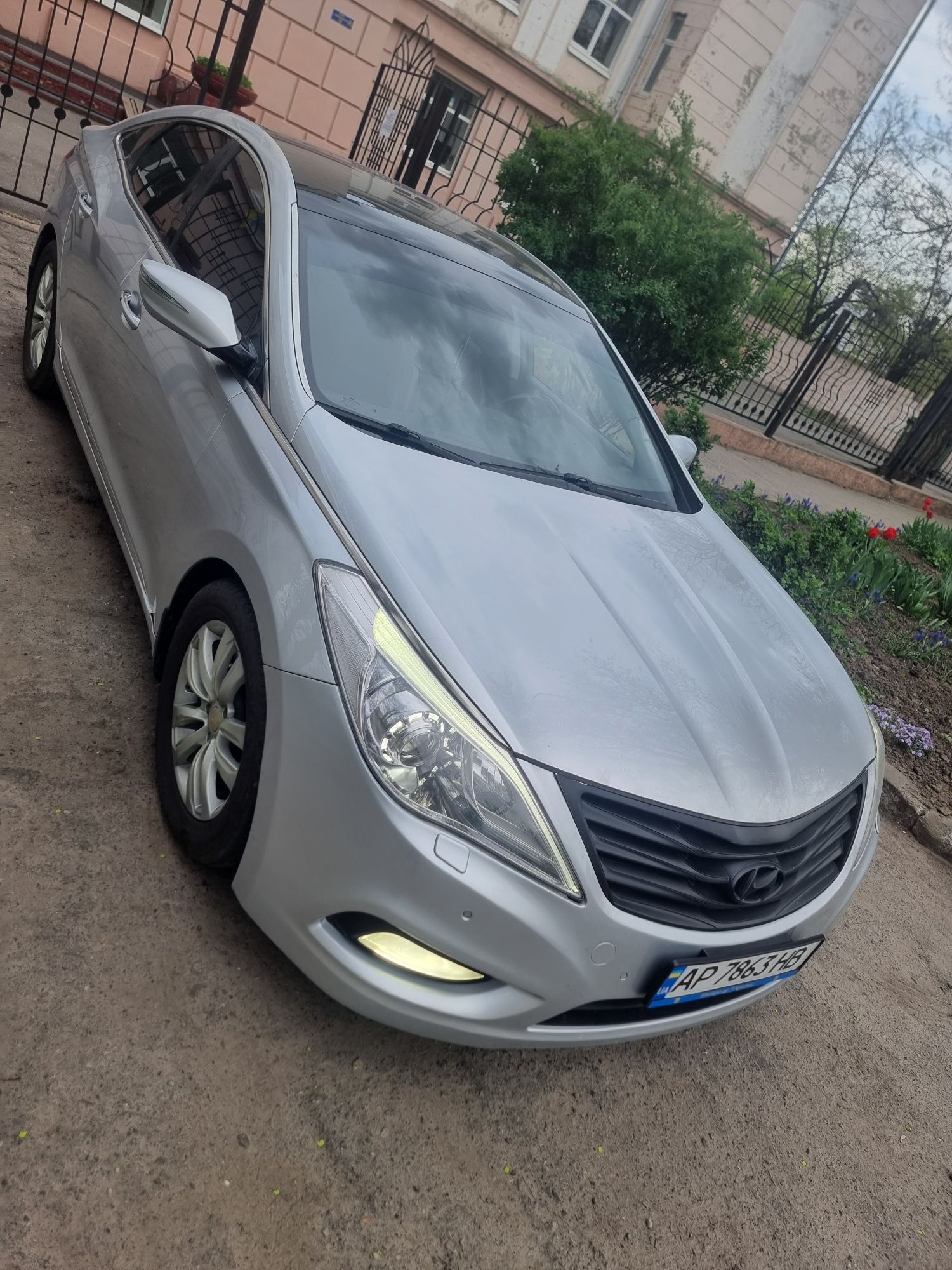 Hyundai Azera Official