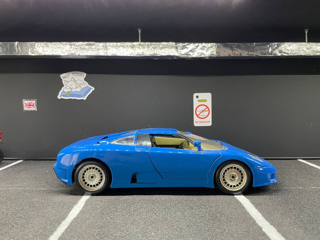 Модель Bugatti 11GB Bburago 1:18