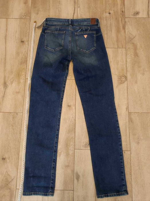 Spodnie damskie Jeasny marki GUESS  r. 28/32 "curve x Straight"
