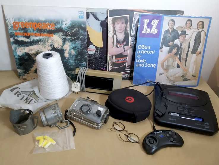 Приставка,окуляри,платівки,годинник,та інші цікаві речі