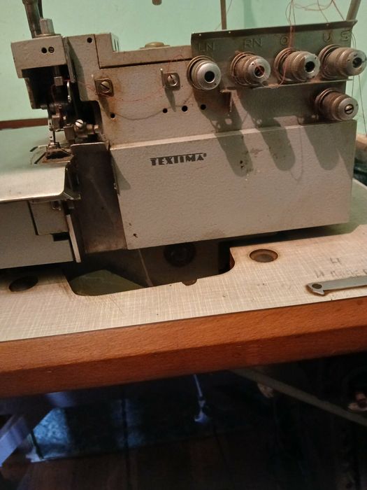 Промисловий оверлок 5 нитей