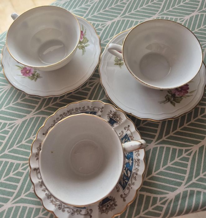 Três chávenas  porcelana