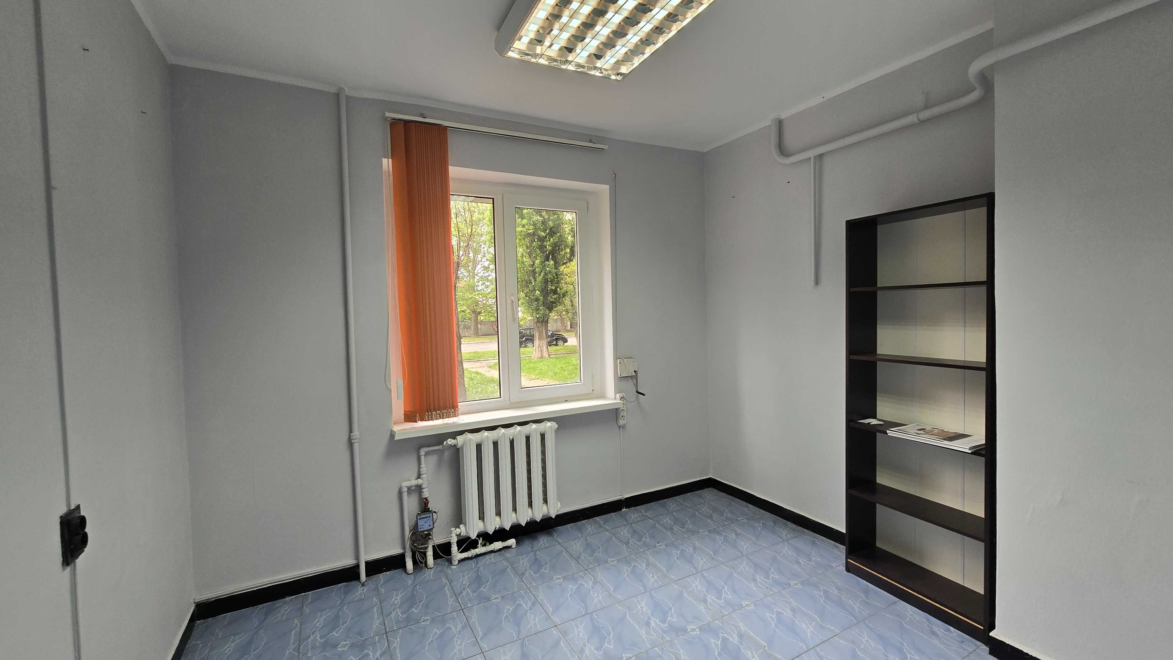 Продам нежилое помещение 52 м2, под офис, магазин, банк. Ак. Королева