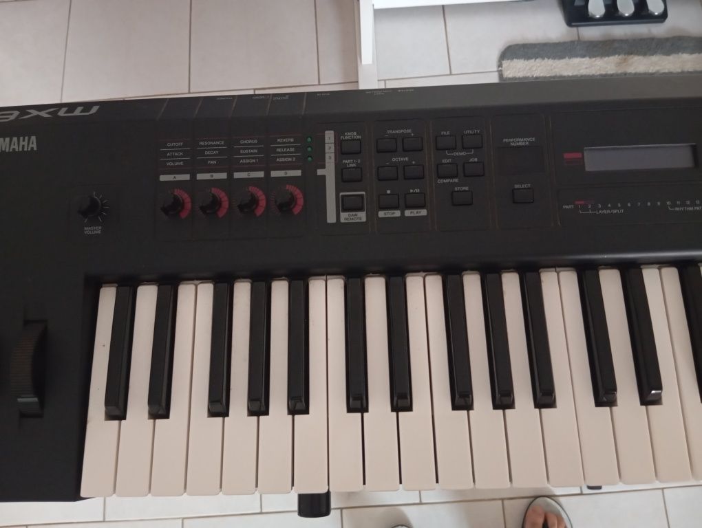 Teclado Yamaha MX 61 como novo turbinado com banco de timbres top