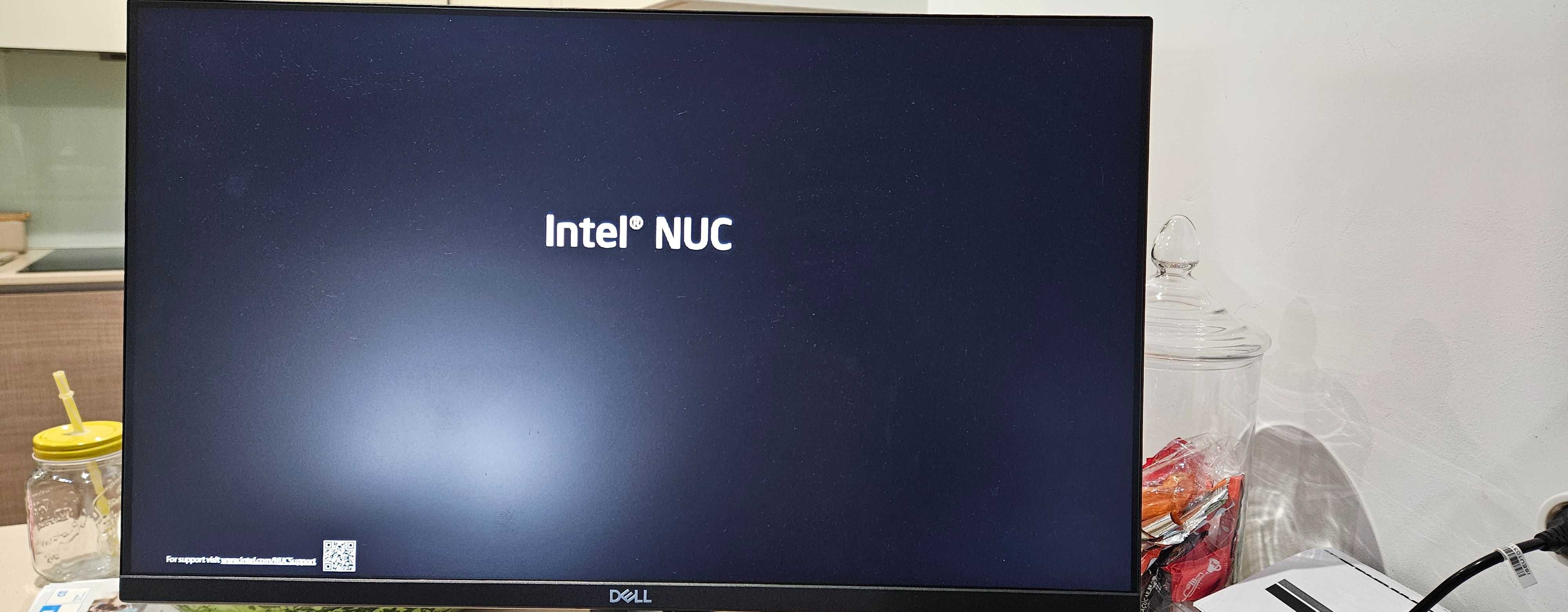PC Intel NUC + Monitor Dell 24" + Teclado Mars Gaming + Rato Corsair