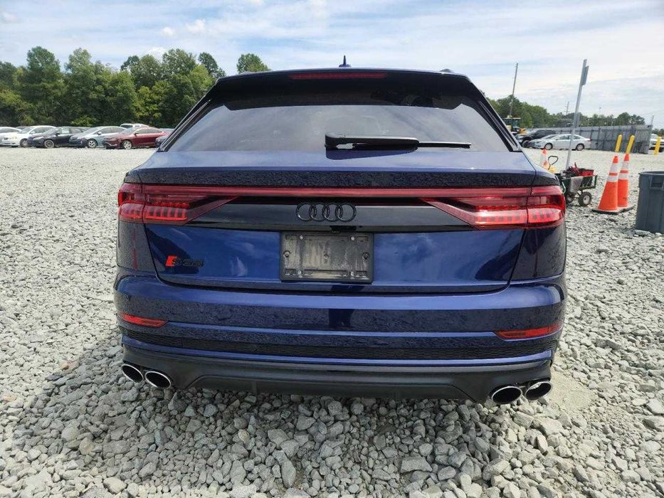 2023 Audi SQ8 чекає на відправлення