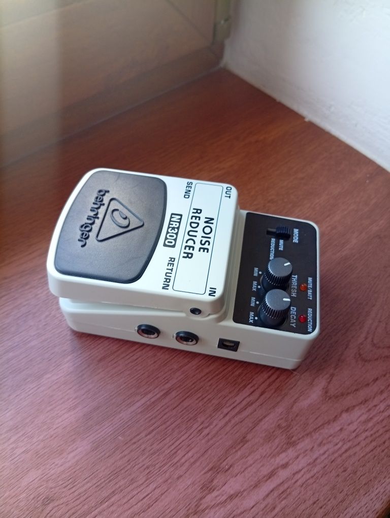 Behringer NR 300 Noise Reducer bramka szumów efekt gitarowy, basowy