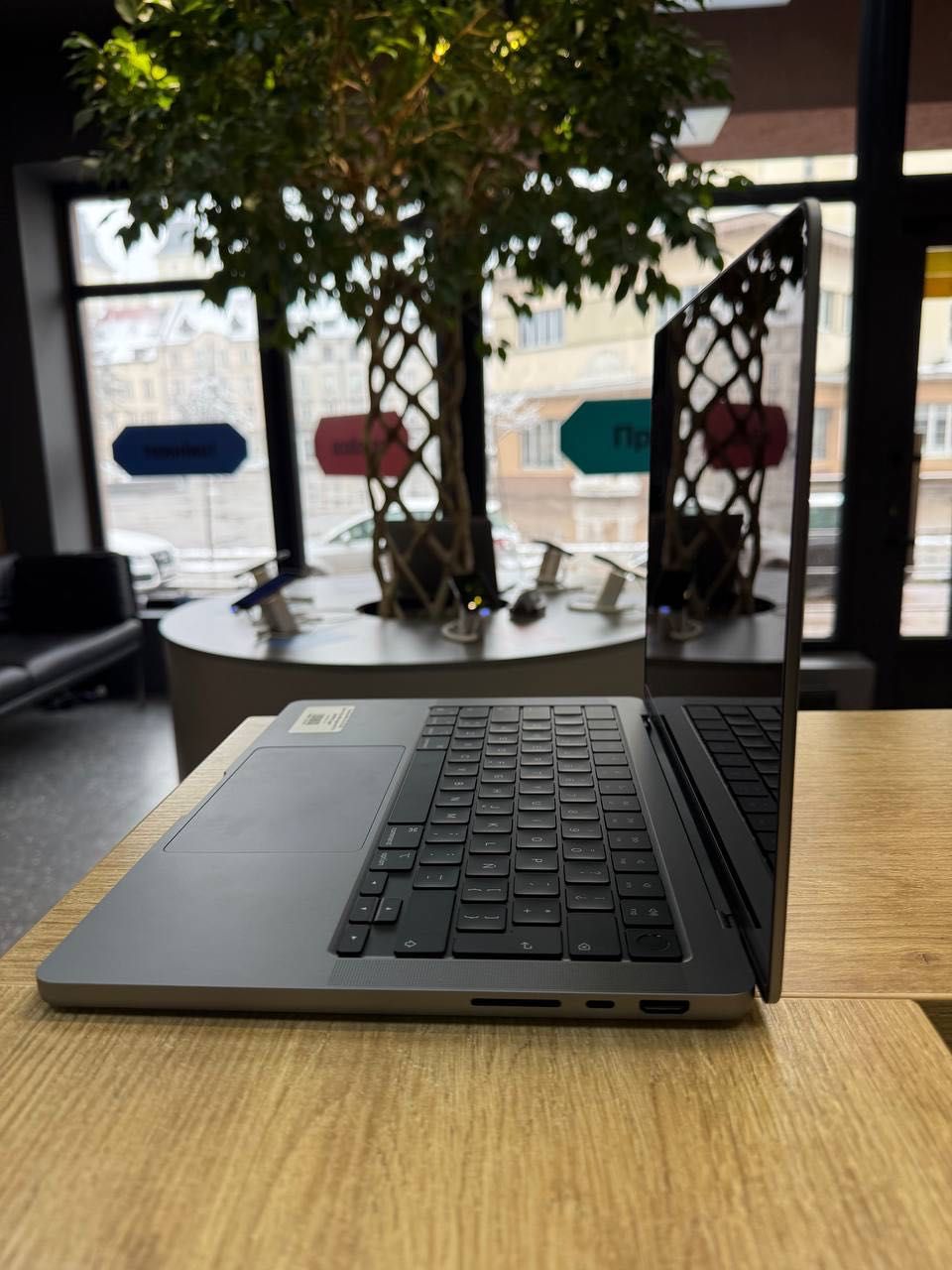 Macbook Pro 14 512 Space Gray with Apple M2 Pro used на Площі Ринок 14