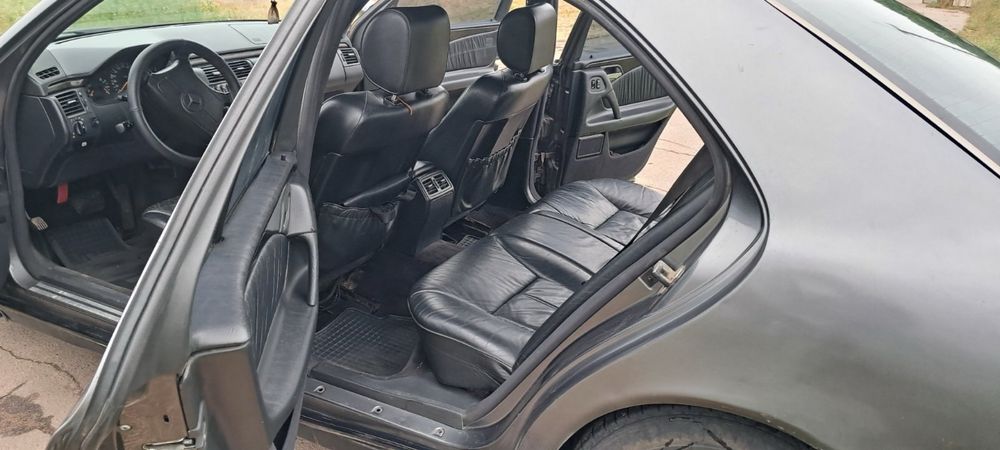 Продам мерседес 210