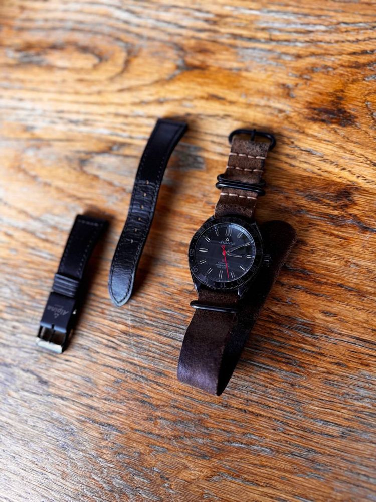 Часы ALPINA  ALPINER 4 SHADOW LINE  . Антимагнитные , сапфир , DLC