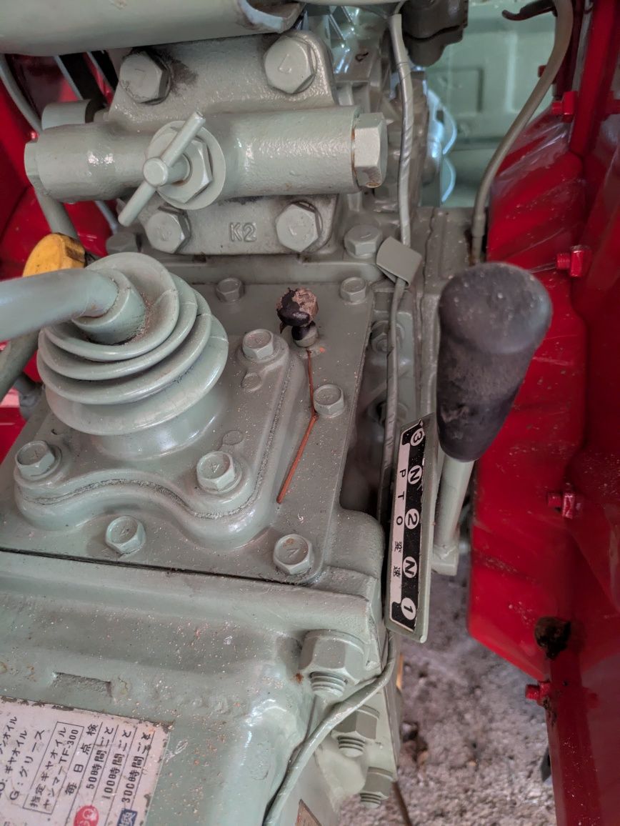 Trator YANMAR YM1300 + Fresa