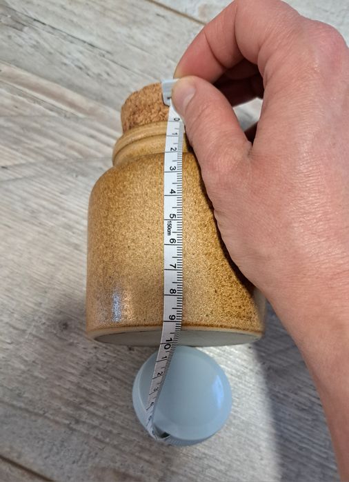 2 ceramiczne pojemniki z korkami