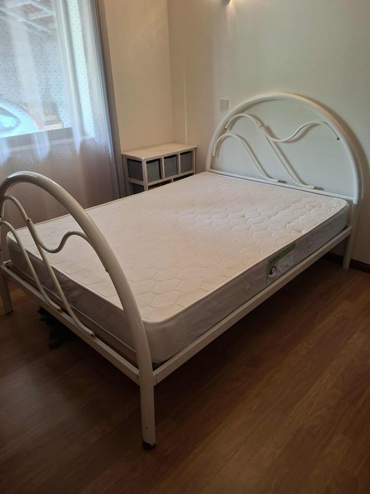 Cama casal com colchão