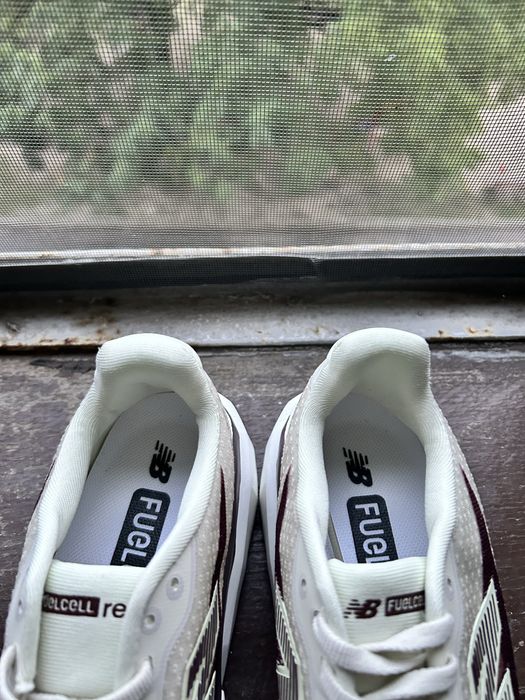 Жіночі бігові кросівки New Balance FuelCell Rebel v5