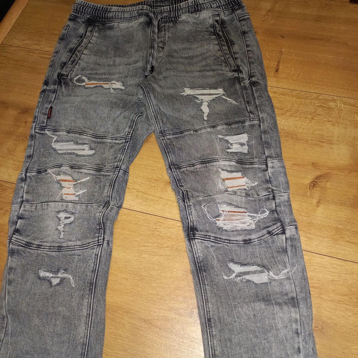 Spodnie Jogger Cropp