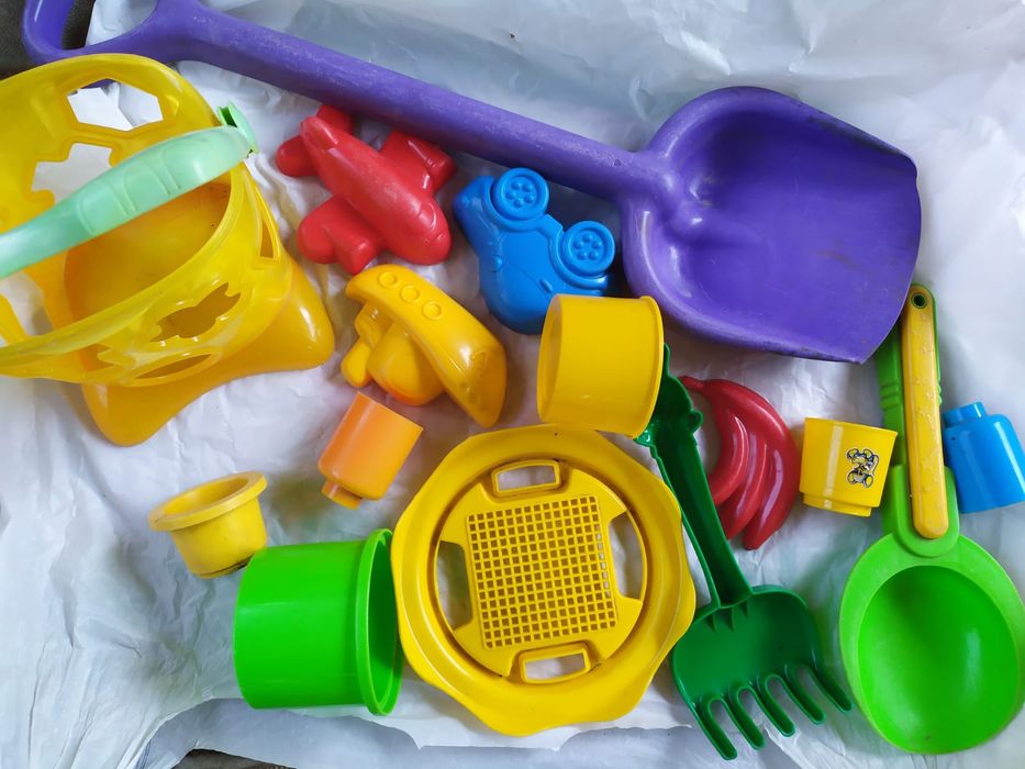 Пасочки,відерце граблі все для пісочниці.