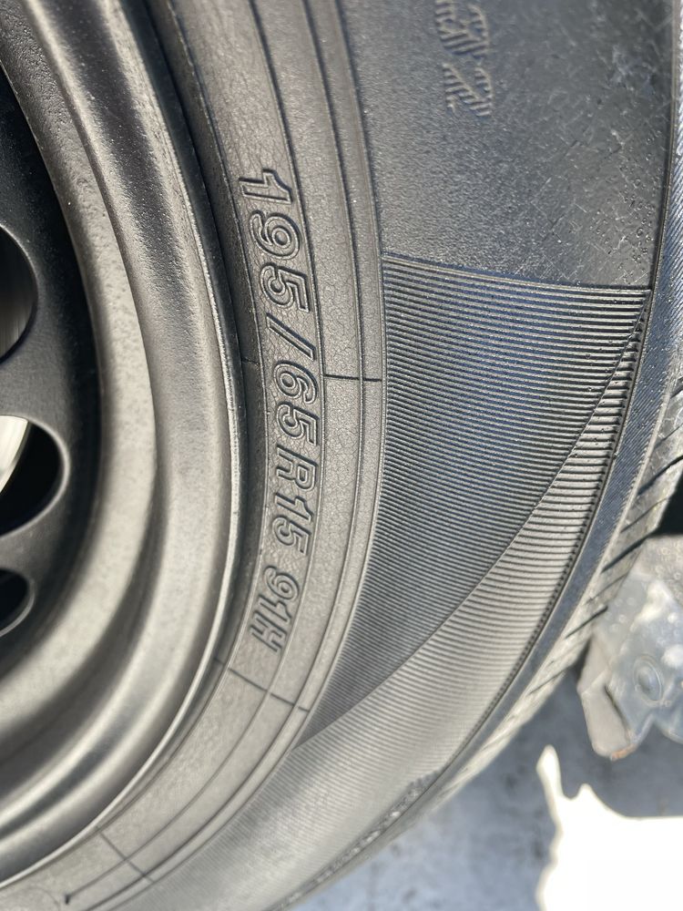 Jante e pneu suplente tamanho 15 Mercedes