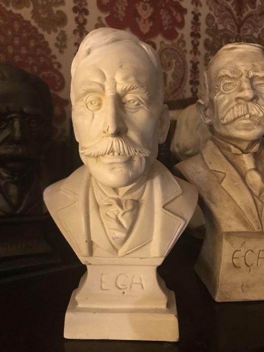 Bustos de Eça de Queiroz