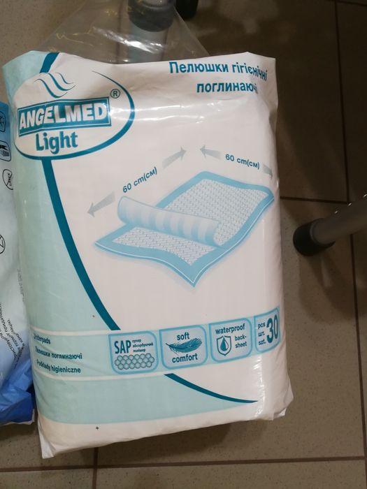 Ходунки памперсы салфетки предметы для ухода за пожилыми людьми