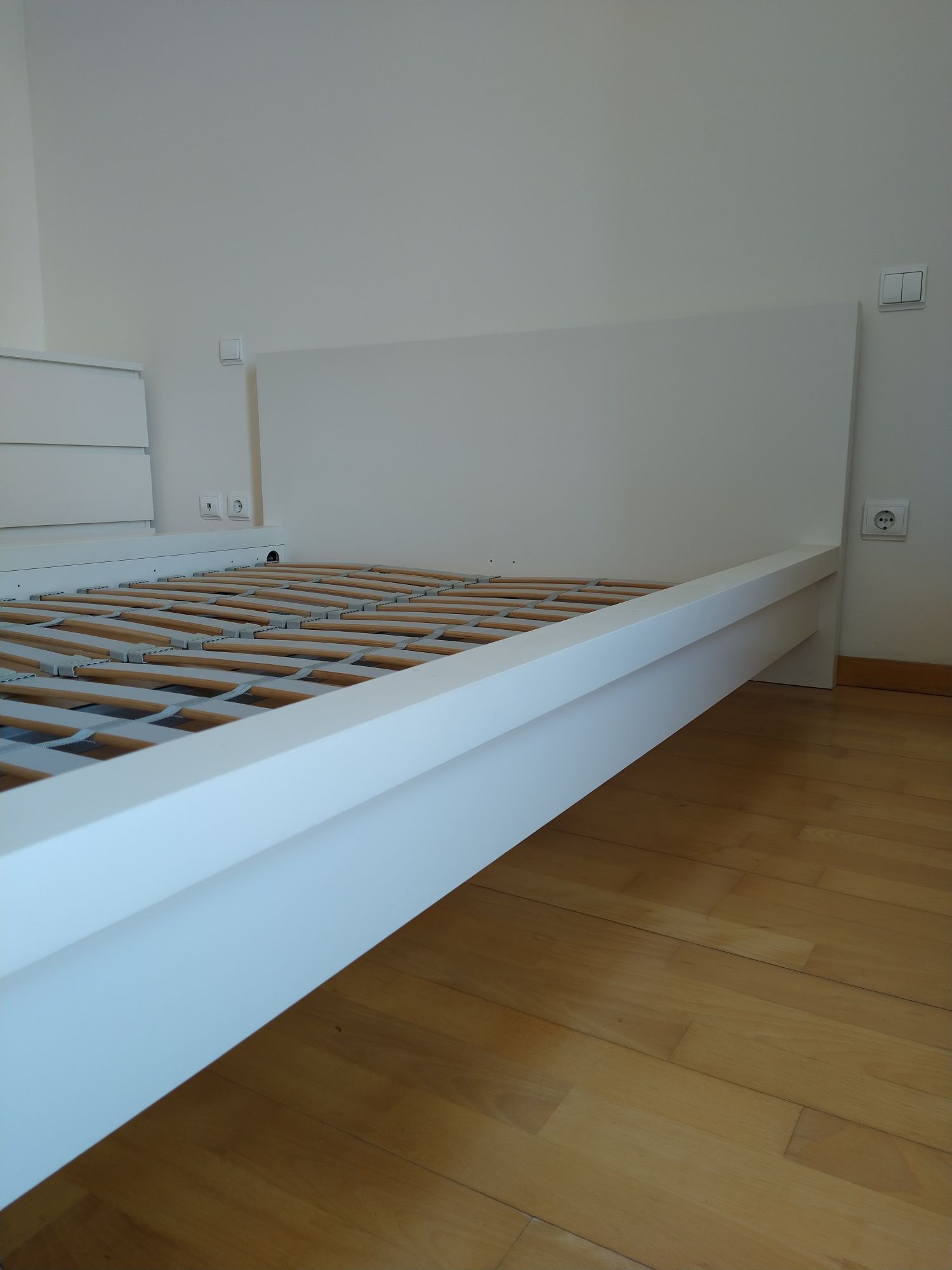 Estrutura cama MALM IKEA branco, c/ estrado de ripas, 140x200cm