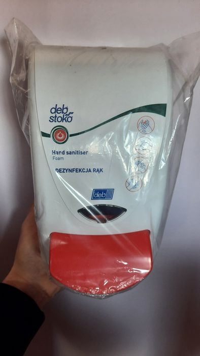 Dozownik do dezynfekcji rak