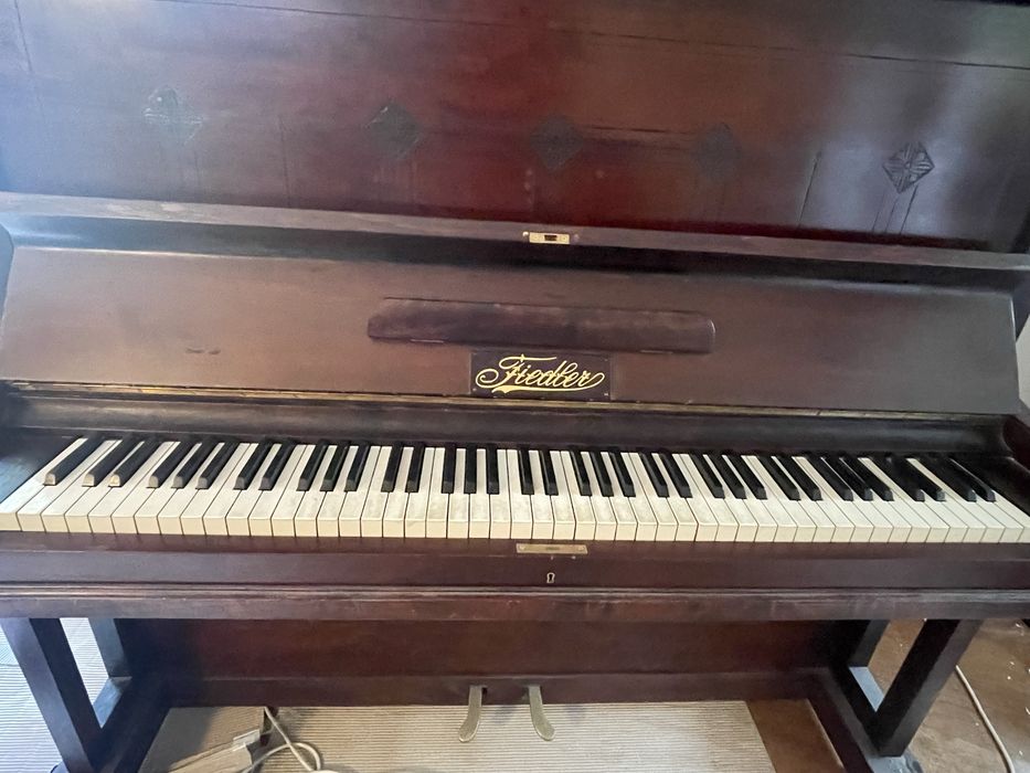 Zabytkowe pianino Fiedler