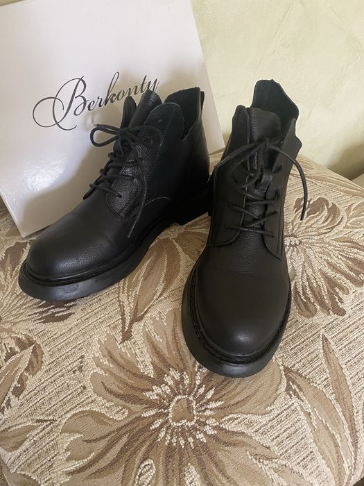 Женские осенние ботинки