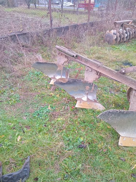 Продам плуг ПЛН 335