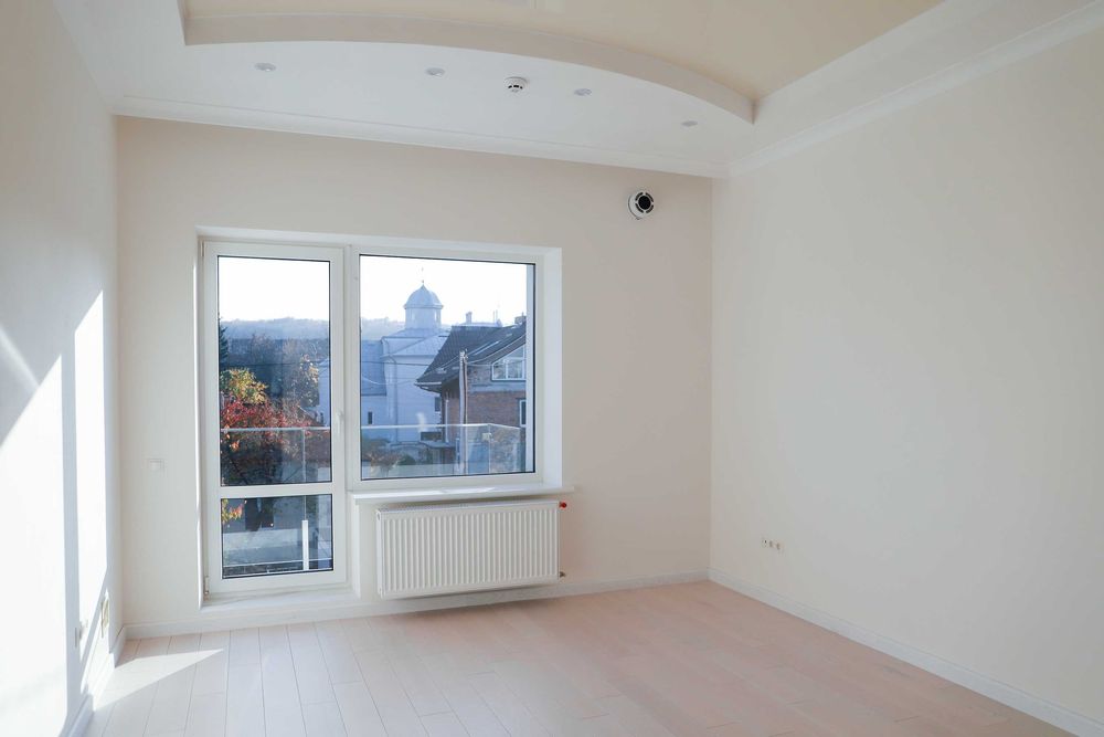 Будинок з сучаним ремонтом та технікою під представництво, офіс