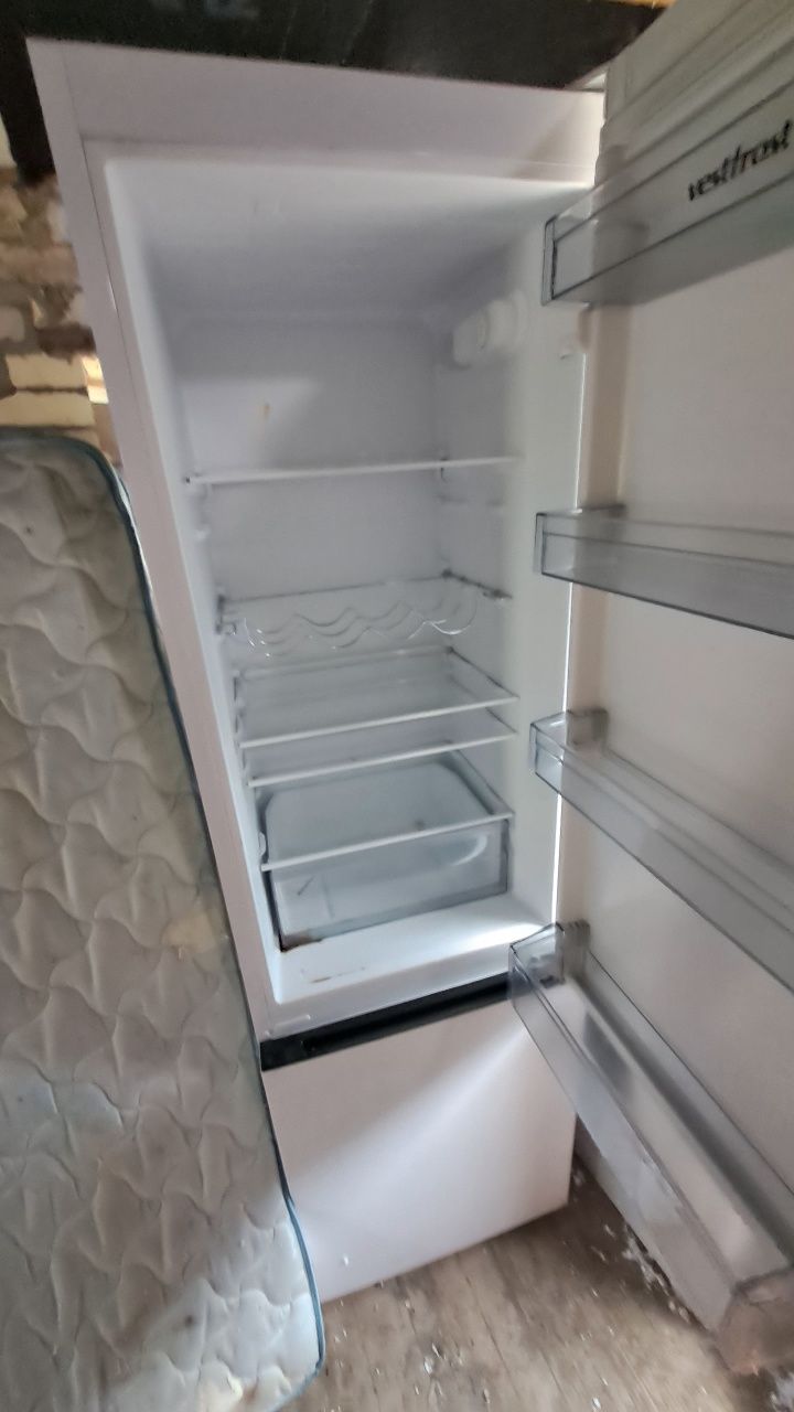 Продам холодильник