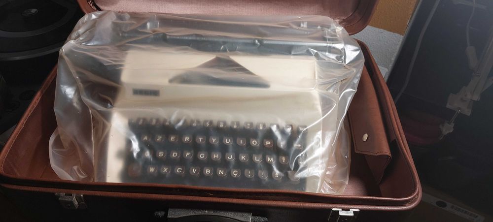 Máquina de escrever Regis