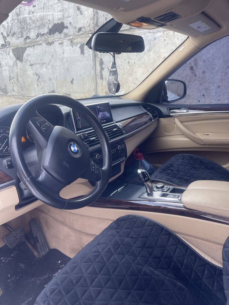 Позашляховик BMW X5 e70