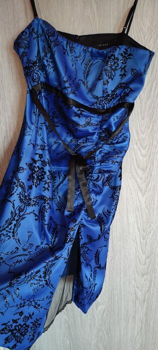 Śliczna chabrowa sukienka z brokatem
