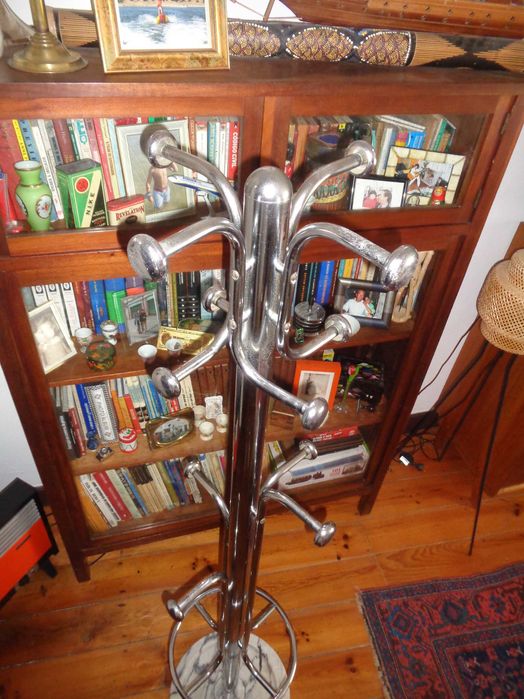 Cabide de Pé Vintage - Mármore e Cromo - 180cm de Altura