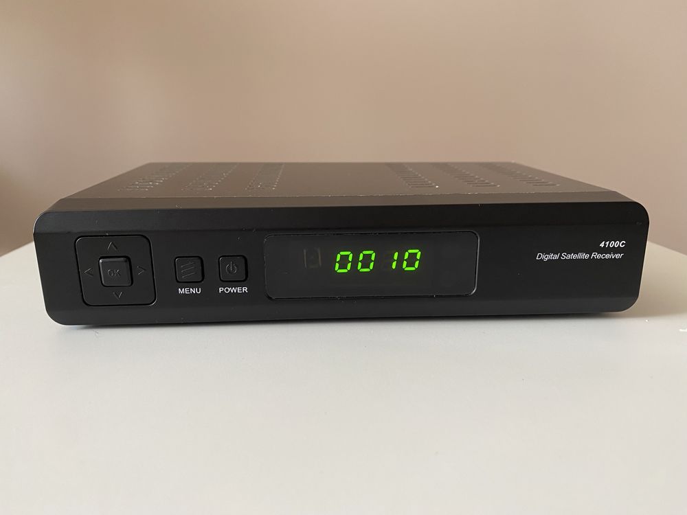 РОБОЧИЙ! Супутниковий Тюнер/Сплитер/Ресивер/Receiver Satelite 4100C