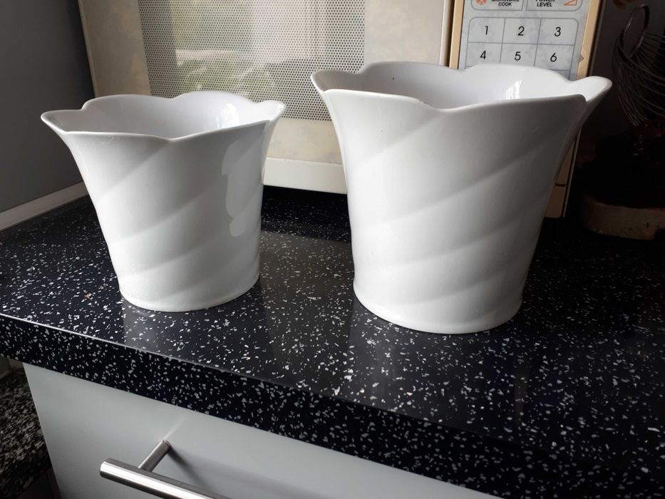 2 osłonki  ceramiczne na doniczki komplet