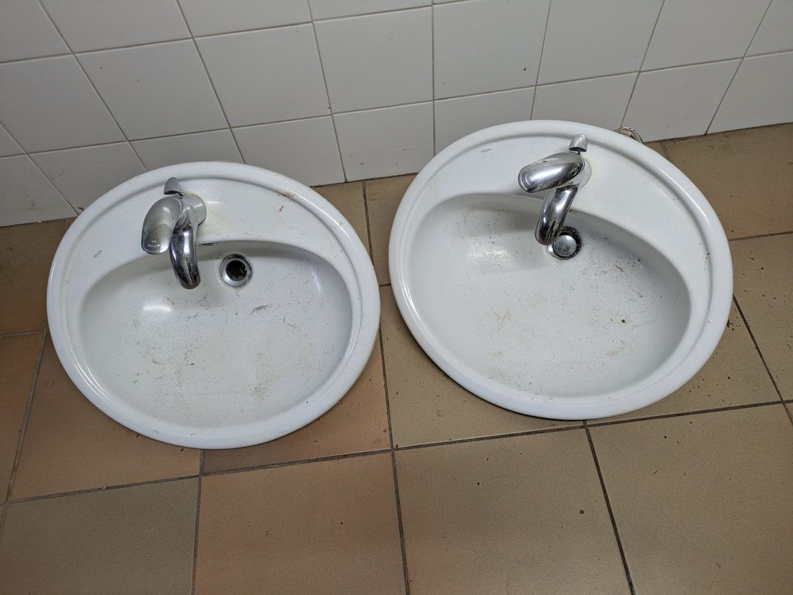 lavatórios com torneira