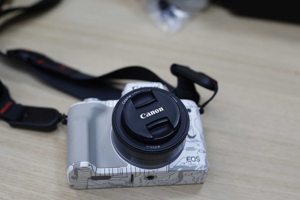 Canon EFM 22mm f/2 STM