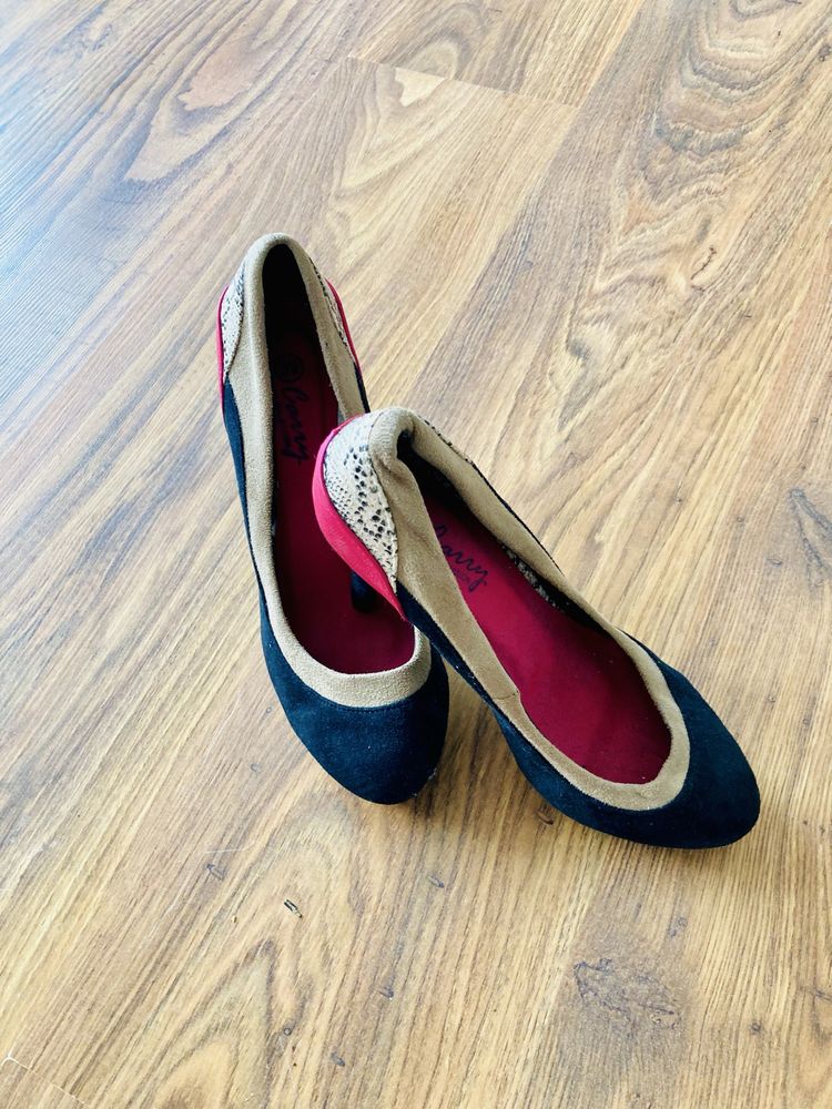Piekne buty na obcasie wyraziste i wygodne