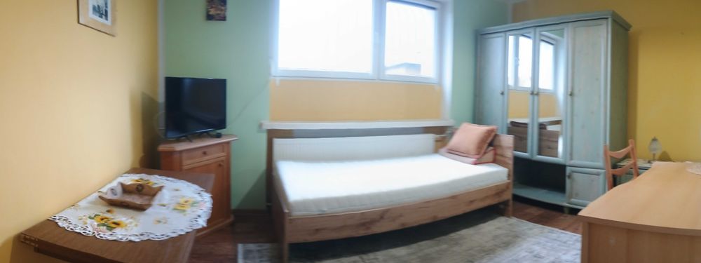 Kawalerka w domu jednorodzinnym. Z parkingiem na samochód. Bez opłat.