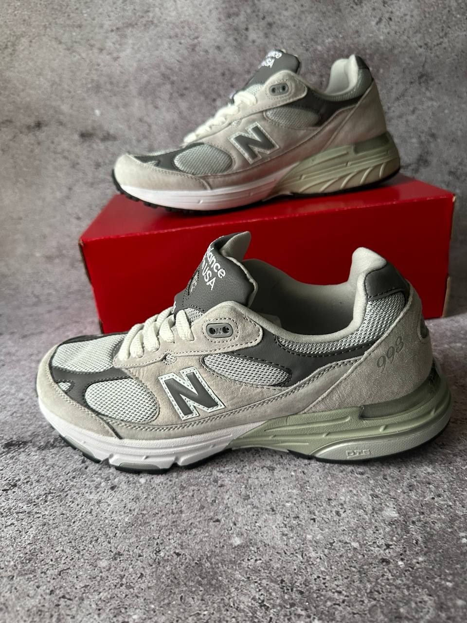 New Balance 993...