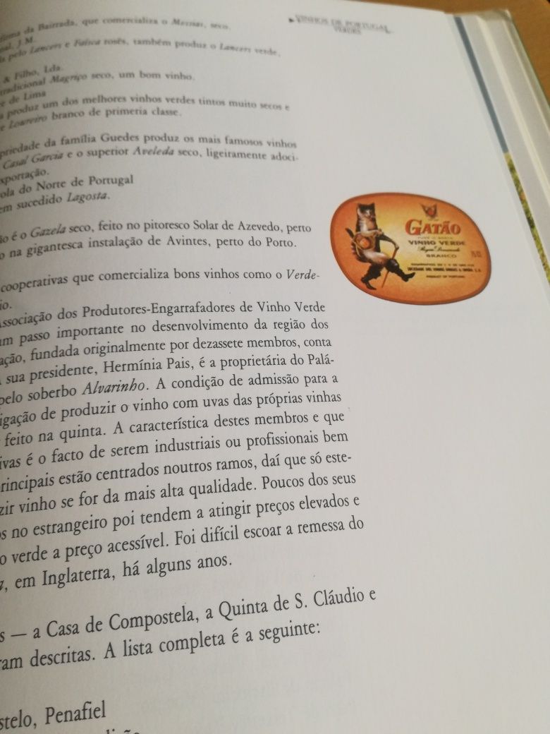 Livro vintage "Vinhos de Portugal" de Jan Read 1989