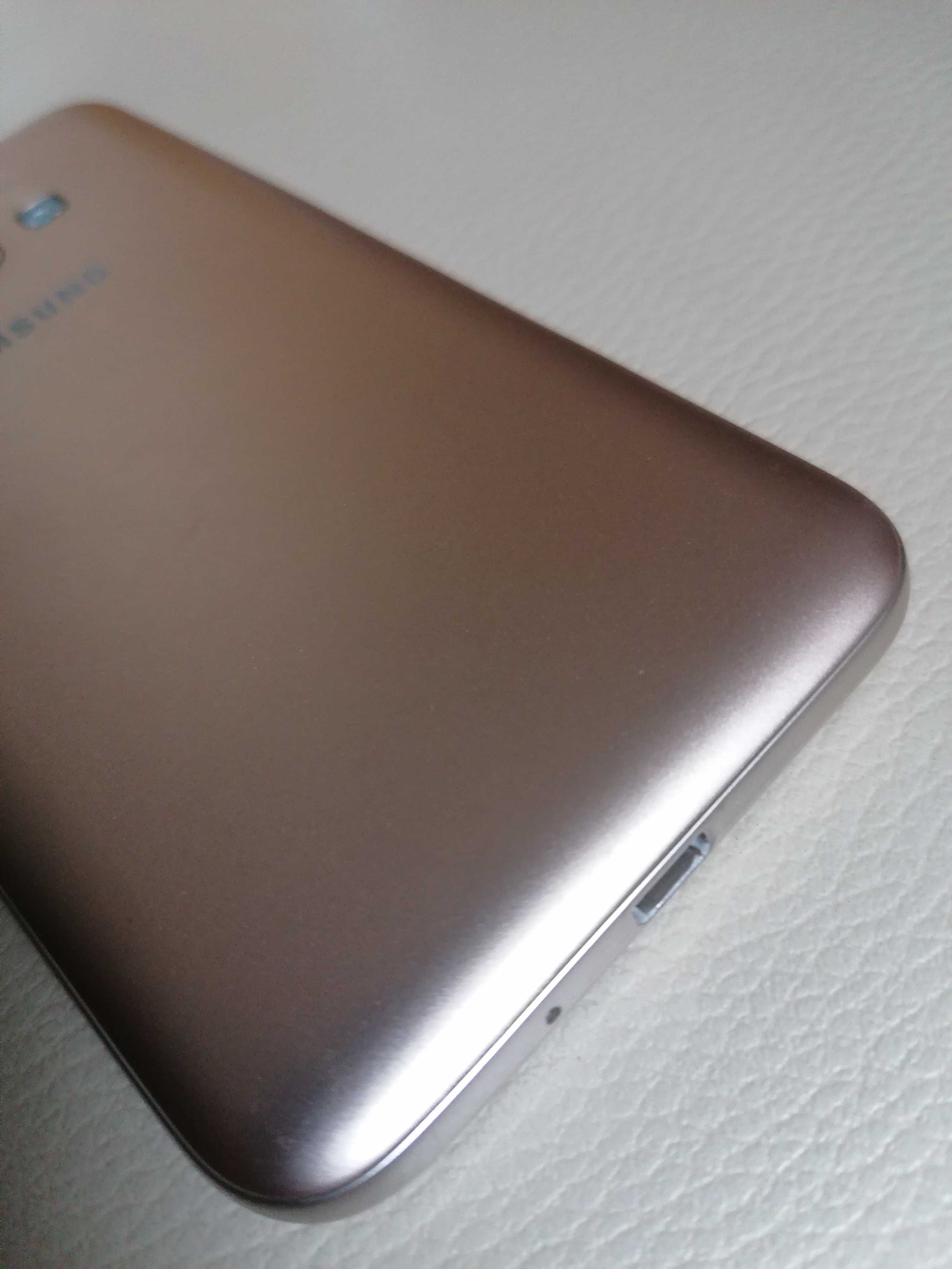 Samsung Galaxy J1 2016 NFC в робочому стані.