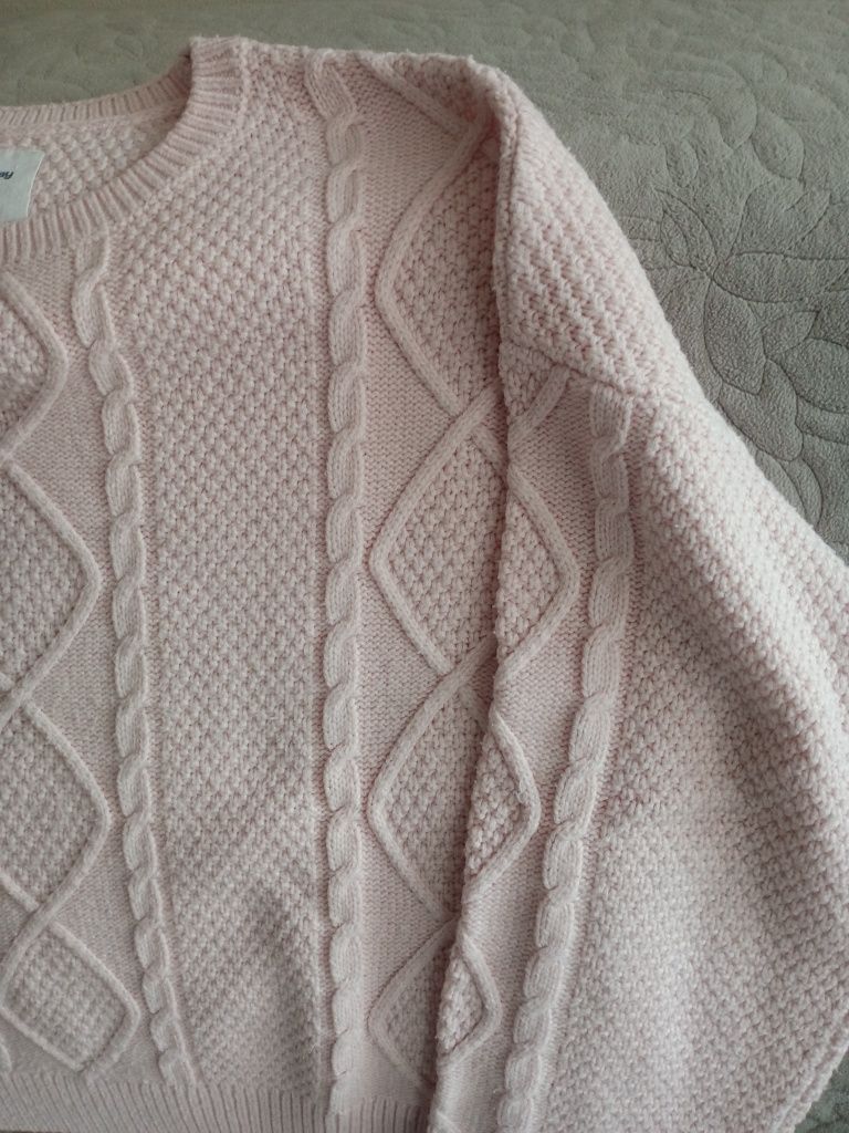Sweter damski oversize Sinsay pudrowy róż splot warkocz Sinsay rozm. S